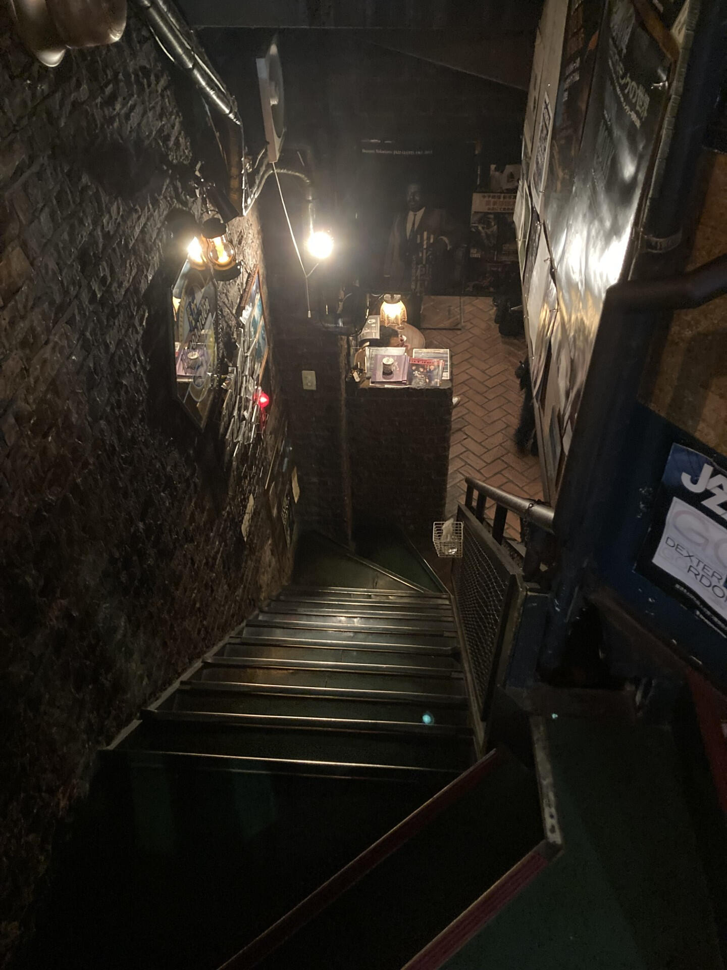 Tokyo Jazz Tours | Private Jazz Kissa & Live Club Evenings Private, small-group evening tours exploring Tokyo's jazz kissas and live clubs. Hosted by long-time jazz devotees and working musicians.